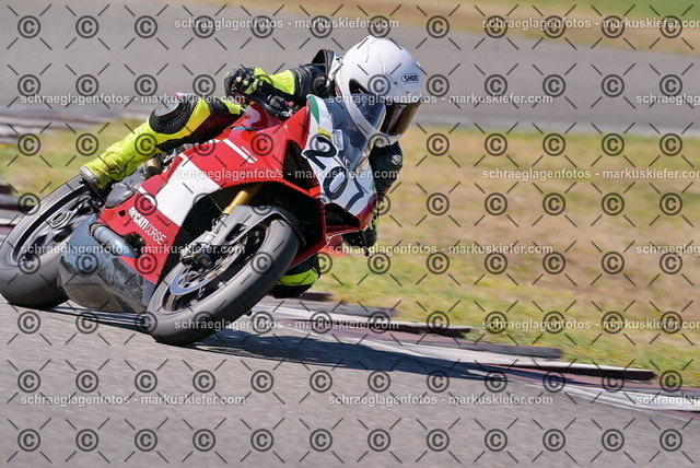26bt05-0438 | markuskiefer.com - Realisiert mit Pictrs.com