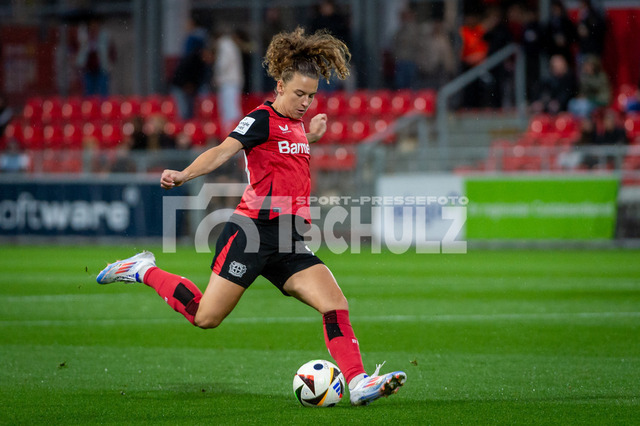 20240927_NSZ_6485 | Synne Skinnes Hansen (Bayer Leverkusen,No.10)DEU, Leverkusen, 27.09.2024 Fußball, Frauen, Google Pixel Frauen-Bundesliga, Saison 2024/2025, 4. Spieltag, Bayer 04 Leverkusen - TSG HoffenheimDIE DFB-RICHTLINIEN UNTERSAGEN JEGLICHE NUTZUNG VON FOTOS ALS SEQUENZBILDER UND/ODER VIDEOÄHNLICHE FOTOSTRECKEN - Realisiert mit Pictrs.com