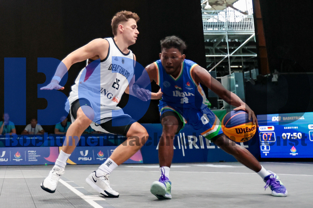 SES_TTG3X320250718-1985 | bond - Realisiert mit Pictrs.com