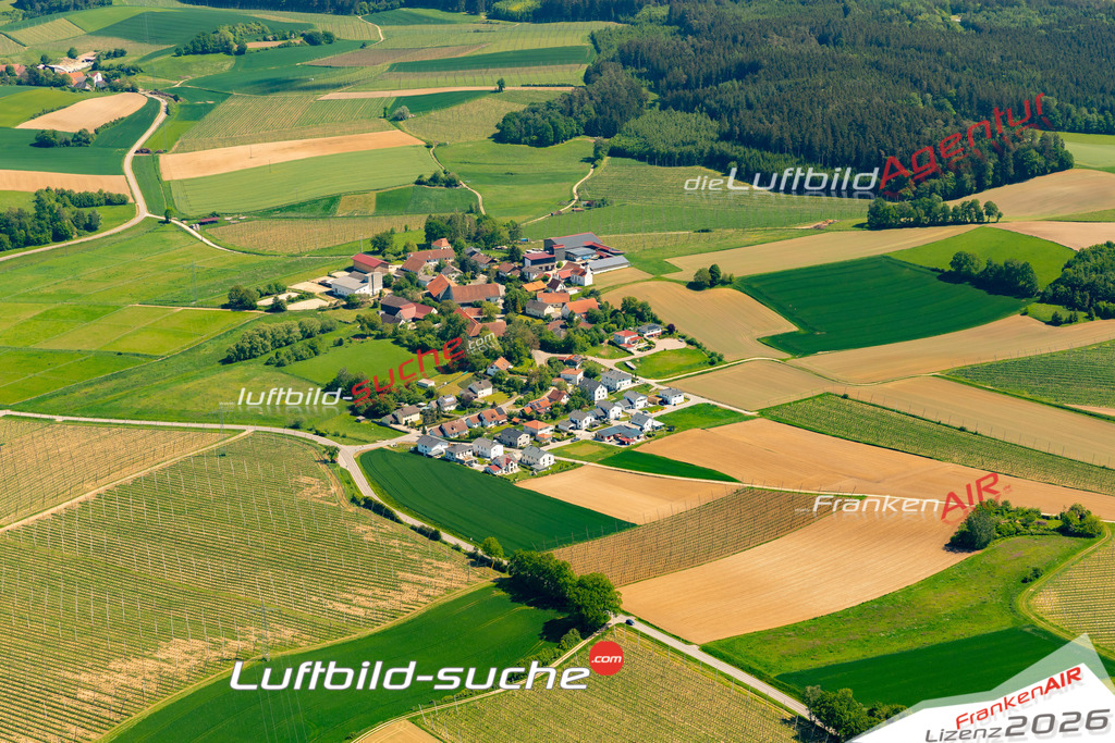 Das Luftbild zeigt : Rachertshofen Attenhofen - Die Luftaufnahme wurde 2024 vom UL-Flugzeug aus erstellt ( keine Drohne ) - Hochauflösende Luftaufnahme - Für grossformatige Ausdrucke geeignet. Die Geschenkidee !Mit Lizenz und Bildrechte bestellbar
