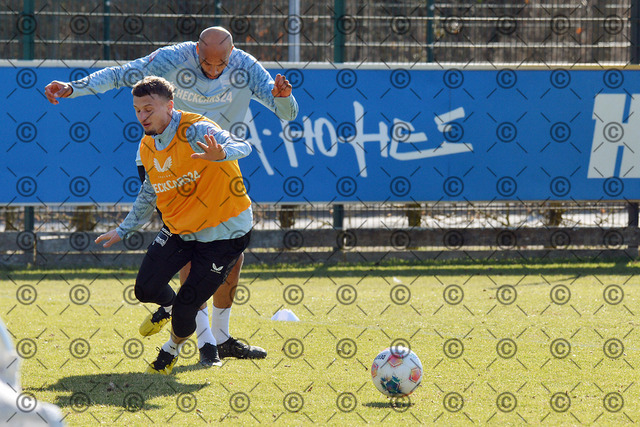 RGE_8180b | Hertha BSC, 2.Bundesliga, Herren, Training auf dem Gebhardt-Platz, Saison 2025/26, im Bild vorn Michael Cuisance ( Hertha BSC ), John Anthony Brooks ( Hertha BSC ( Hertha BSC ),   04.03. 2026, Fotograf: Ralf Gebhardt - Realisiert mit Pictrs.com