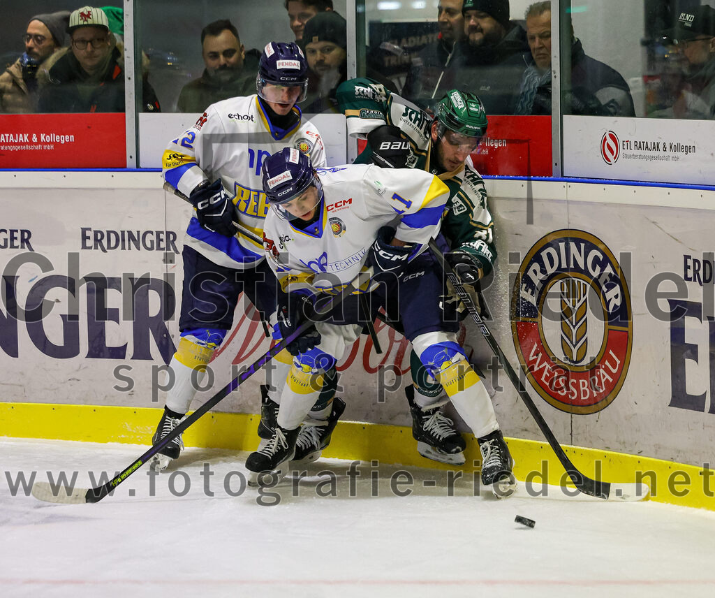 2025-12-05_152_TSV_Erding_gegen_Stuttgart_Rebels | Erding, Deutschland, 05.12.2025:Eishockey, Oberliga Süd 2025 / 2026, 23. Spieltag, TSV Erding gegen Stuttgart Rebels, Endergebnis: 5:6Maximilian Forster (Erding Gladiators, #81)Foto: Christian Riedel / fotografie-riedel.net