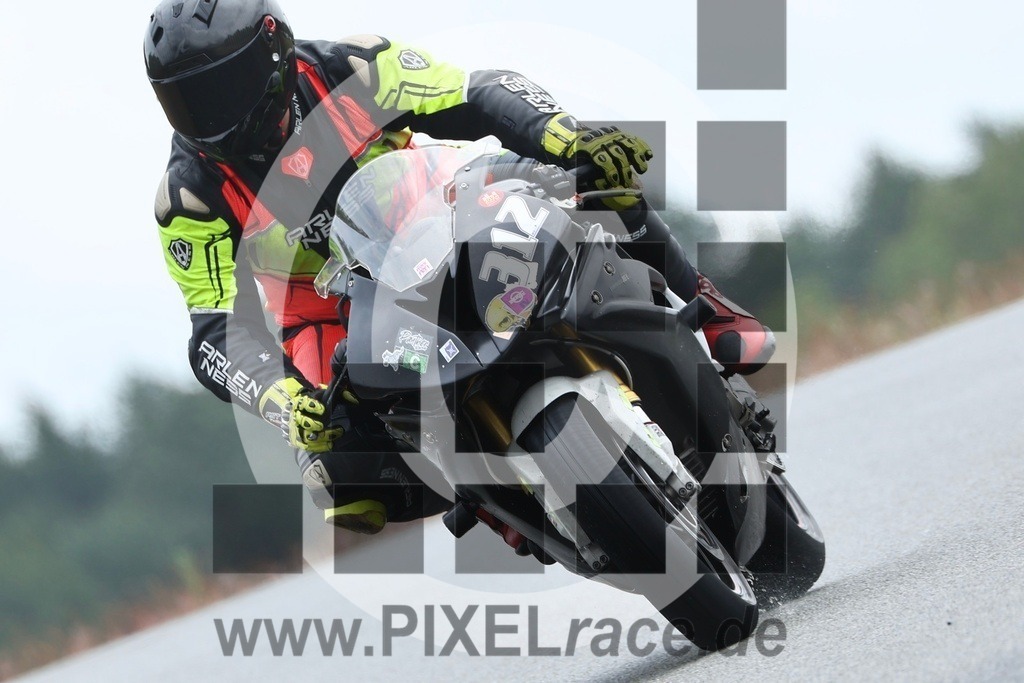 0312-20250608_10766 | Schöne Erinnerungen an spannende Momente - das festzuhalten ist unser Job. PIXELrace.de ist seit 2003 auf den Rennstrecken Europas unterwegs um die Action draußen beim Fahren und die wunderbare Stimmung imm Fahrerlager für euch einzufangen.