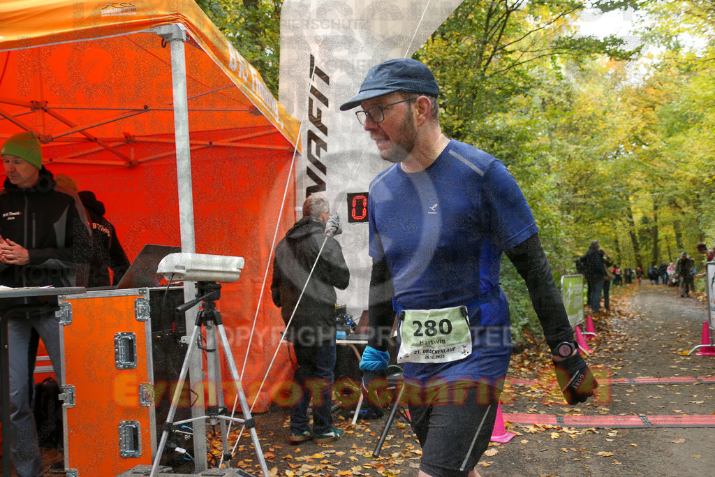 251026_1310_EX1_2735 | Sportfotografie im Rhein-Sieg Kreis, Köln, Bonn, NRW, Rheinland Pfalz, Hessen, etc. Unser Tätigkeitsfeld umfasst den Laufsport vom Volkslauf über den Marathon, Duathlon, Triathon bis zum Ultralauf wie Kölnpfad Ultra oder Schindertrail.