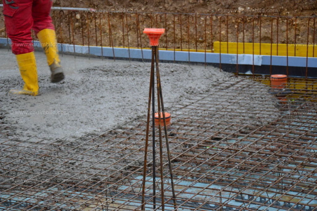 bib-lg04-betonarbeiten-0582 | Nach LV-Leistungsgruppen sortierte Detailfotos über den Bau eines Hauses. Alle Hausbau-Bilder direkt vom Urheber und Autor der Website Haus-Selber-Bauen.com