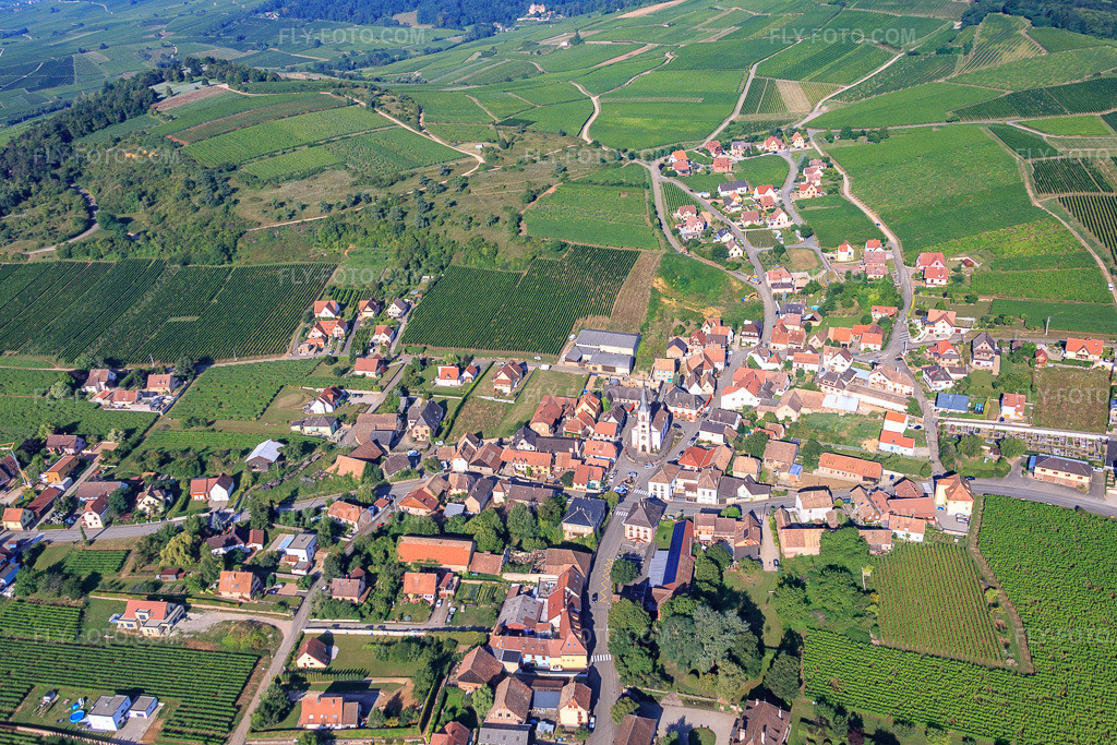 Aerial view: View of the town from the east in Rorschwihr in the state Haut-Rhin, France.Photo: IMG_093321.jpg taken on 08/16/2016 by Werner Riehm/FLY-FOTO.comResolution of the original: 5335 x 3556 px