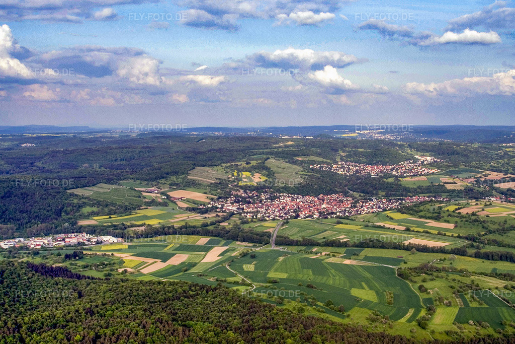 Luftbild: Ortschaft von Westen im Ortsteil Ellmendingen in Keltern im Bundesland Baden-Württemberg in Deutschland. Foto: IMG_2018.jpg vom 14.05.2006 durch Werner Riehm/FLY-FOTO.de