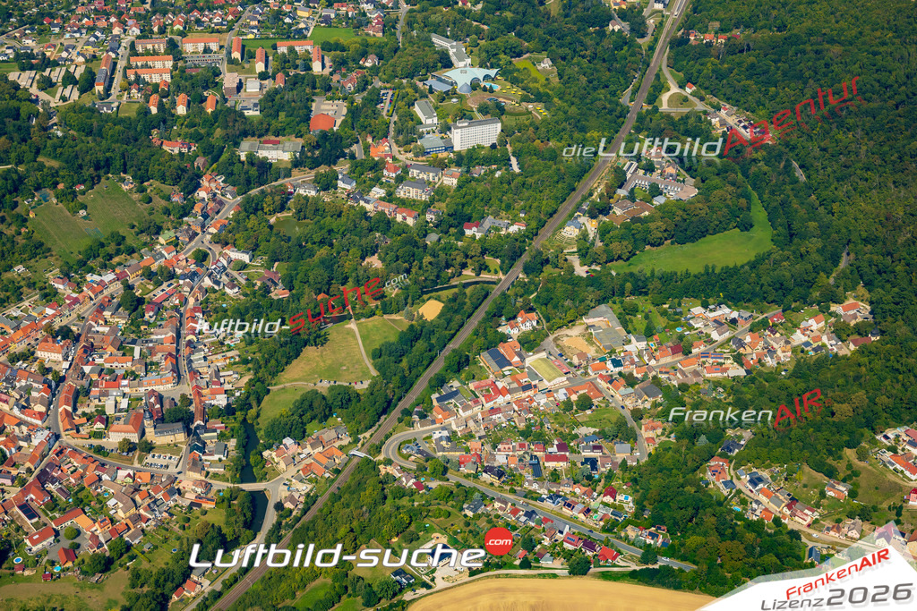 Luftbild der Stadt Bad Sulza - Das Luftbild wurde 2025 vom UL-Flugzeug heraus erstellt ( keine Drohnenaufnahme ) - Hochauflösende Luftaufnahme - für Wandbilder und großformatige Ausdrucke geeignet. Das besondere Geschenk!Hier alle&nbsp;Infos zur Lizenzierung der LuftaufnahmeWir fliegen auch dieses Jahr wieder in Ihre Region um Luftbilder zu erstellen.- Luftbild anfragen
