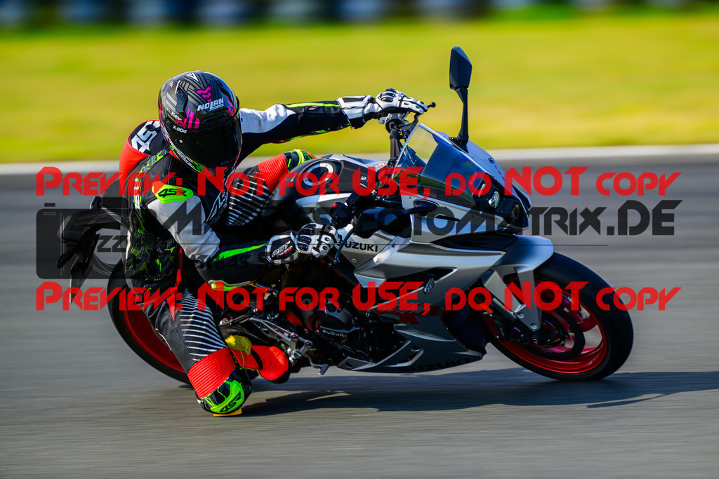 MaZZes_FotoMatrix_240725_6007705_7664 | BLAU