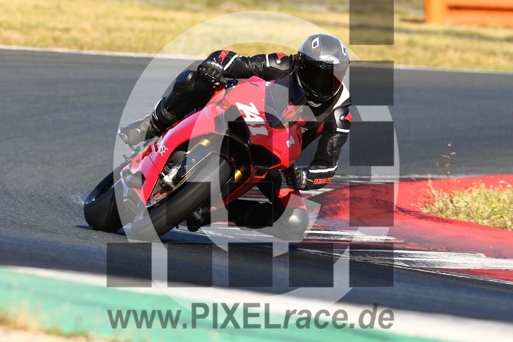 0741-20240914_00674 | Schöne Erinnerungen an spannende Momente - das festzuhalten ist unser Job. PIXELrace.de ist seit 2003 auf den Rennstrecken Europas unterwegs um die Action draußen beim Fahren und die wunderbare Stimmung imm Fahrerlager für euch einzufangen.