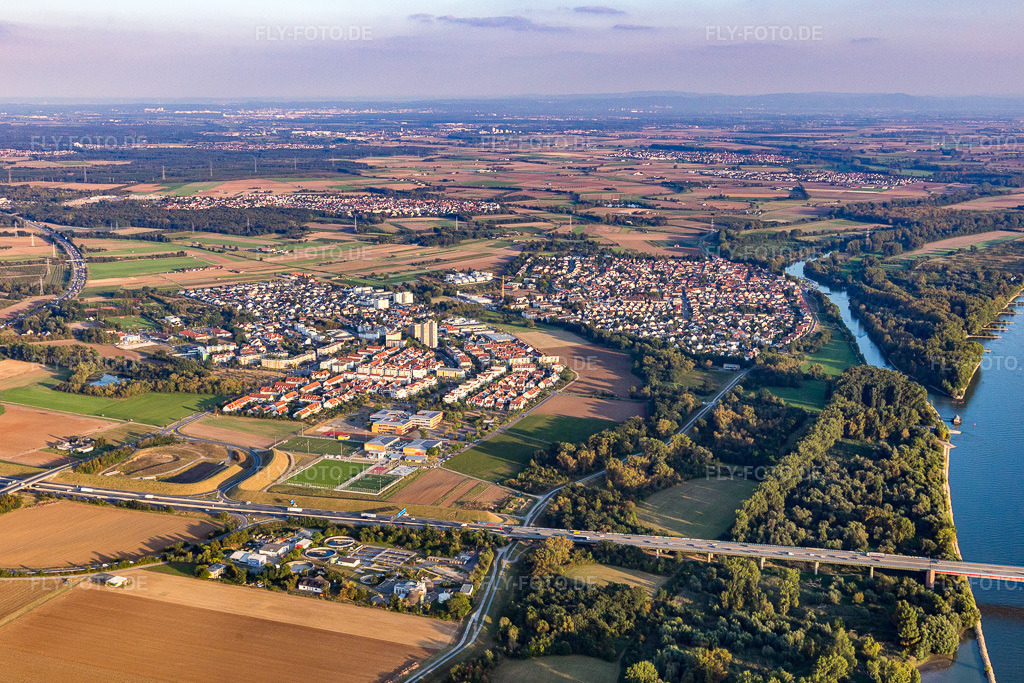 Luftbild: Ginsheim in Ginsheim-Gustavsburg im Bundesland Hessen in Deutschland. Foto: IMG_094675.jpg vom 21.09.2016 durch Werner Riehm/FLY-FOTO.de
