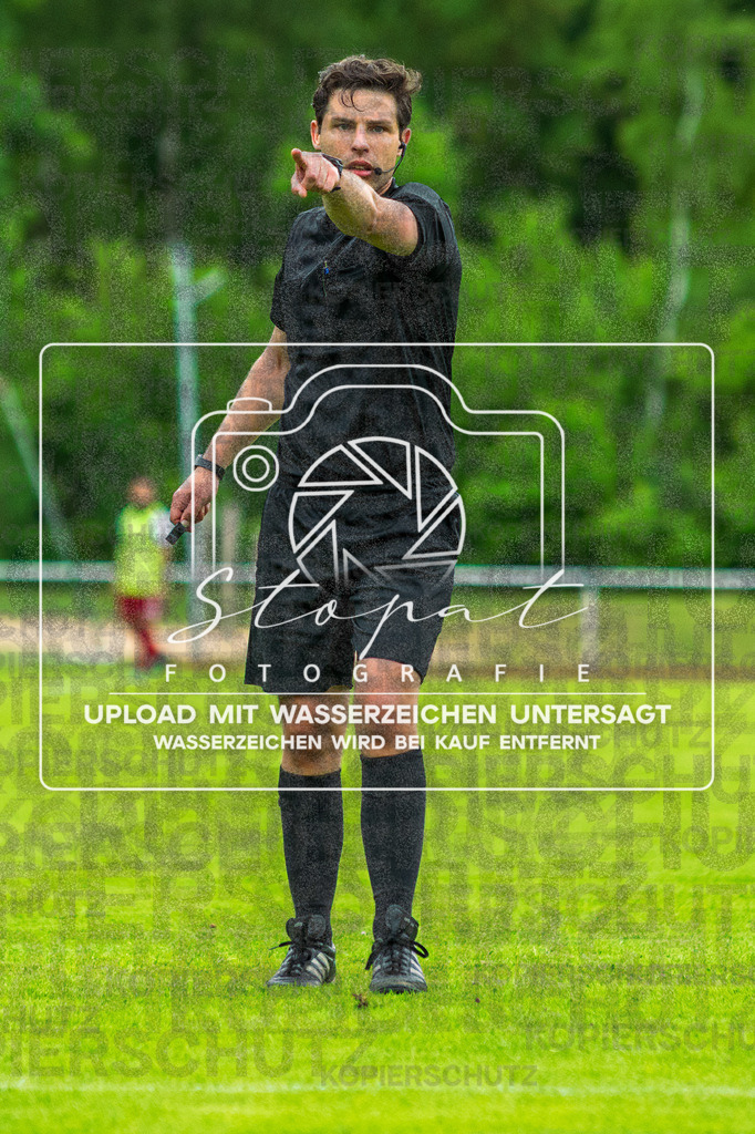 Landesliga Herren LG - TV Jahn Schneverdingen vs. MTV Eintracht Celle | Henrik Specht (Schiedsrichter); Landesliga Herren LG - TV Jahn Schneverdingen vs. MTV Eintracht Celle am 06.06.2026 in Osterwaldstadion, Schneverdingen - Realisiert mit Pictrs.com