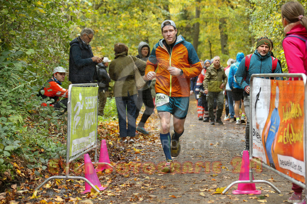 251026_1320_EX1_3210 | Sportfotografie im Rhein-Sieg Kreis, Köln, Bonn, NRW, Rheinland Pfalz, Hessen, etc. Unser Tätigkeitsfeld umfasst den Laufsport vom Volkslauf über den Marathon, Duathlon, Triathon bis zum Ultralauf wie Kölnpfad Ultra oder Schindertrail.