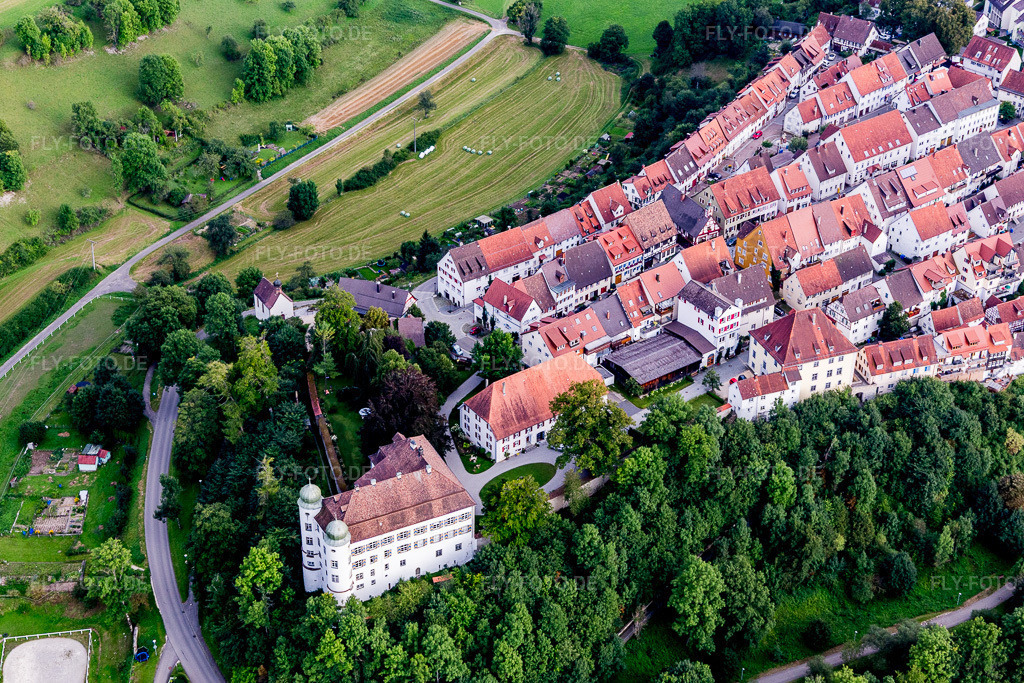Luftbild: Hinteres Schloss in Mühlheim an der Donau im Bundesland Baden-Württemberg in Deutschland. Foto: IMG_102723.jpg vom 25.08.2017 durch Werner Riehm/FLY-FOTO.de