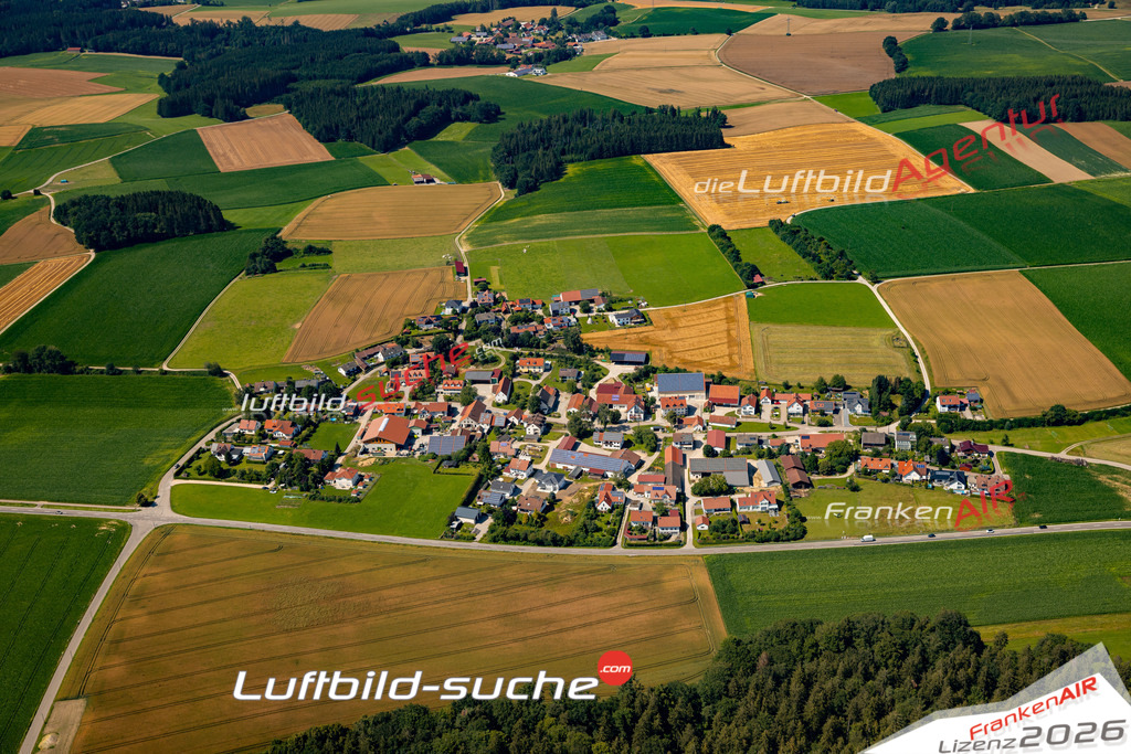 Das Luftbild zeigt : Zillenberg Ried - Die Luftaufnahme wurde 2024 vom UL-Flugzeug aus erstellt ( keine Drohne ) - Hochauflösende Luftaufnahme - Für grossformatige Ausdrucke geeignet. Die Geschenkidee !Mit Lizenz und Bildrechte bestellbar