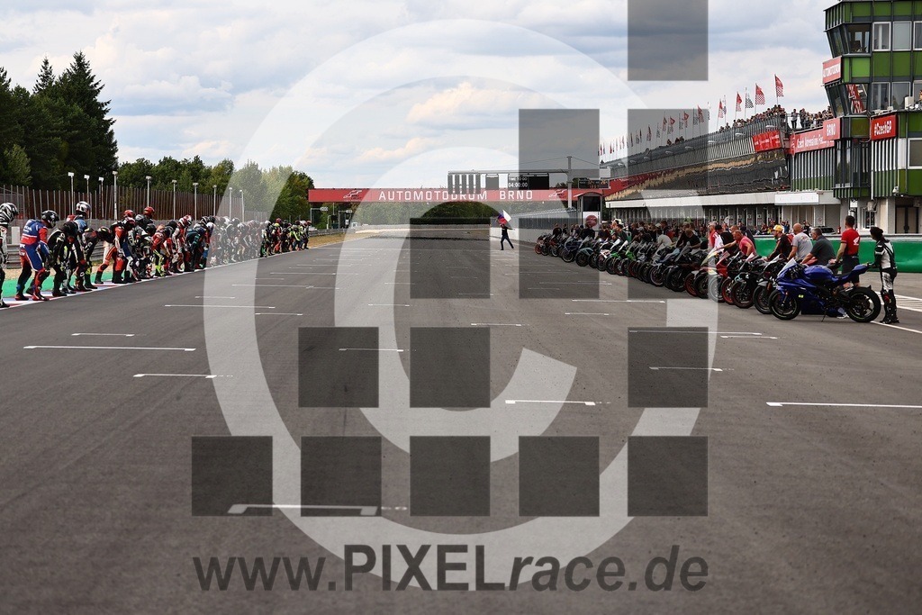 startendurance-20250830_07294 | Schöne Erinnerungen an spannende Momente - das festzuhalten ist unser Job. PIXELrace.de ist seit 2003 auf den Rennstrecken Europas unterwegs um die Action draußen beim Fahren und die wunderbare Stimmung imm Fahrerlager für euch einzufangen.
