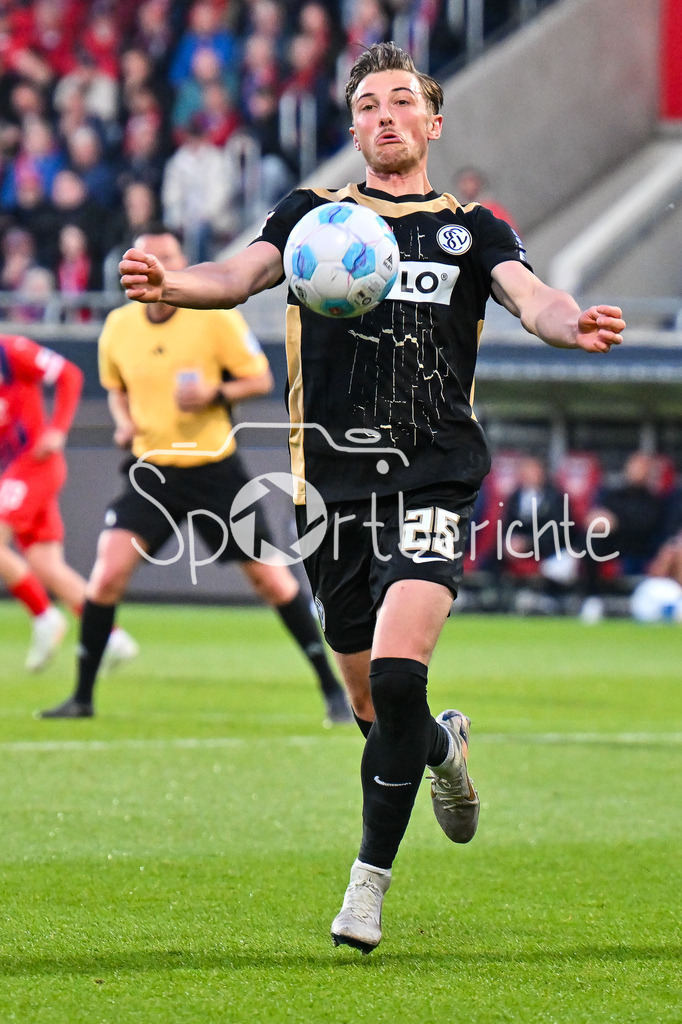 1. FC Heidenheim - SV Elversberg 07 | am Ball Lukas PETKOV (SV Elversberg 25) / Einzelfoto / Freisteller / Relegation Bundesliga: 1. FC Heidenheim - SV Elversberg 07, Voith-Arena am 22.05.2025 / DFL REGULATIONS PROHIBIT ANY USE OF PHOTOGRAPHS AS IMAGE SEQUENCES AND/OR QUASI-VIDEO / BLD / ZDF