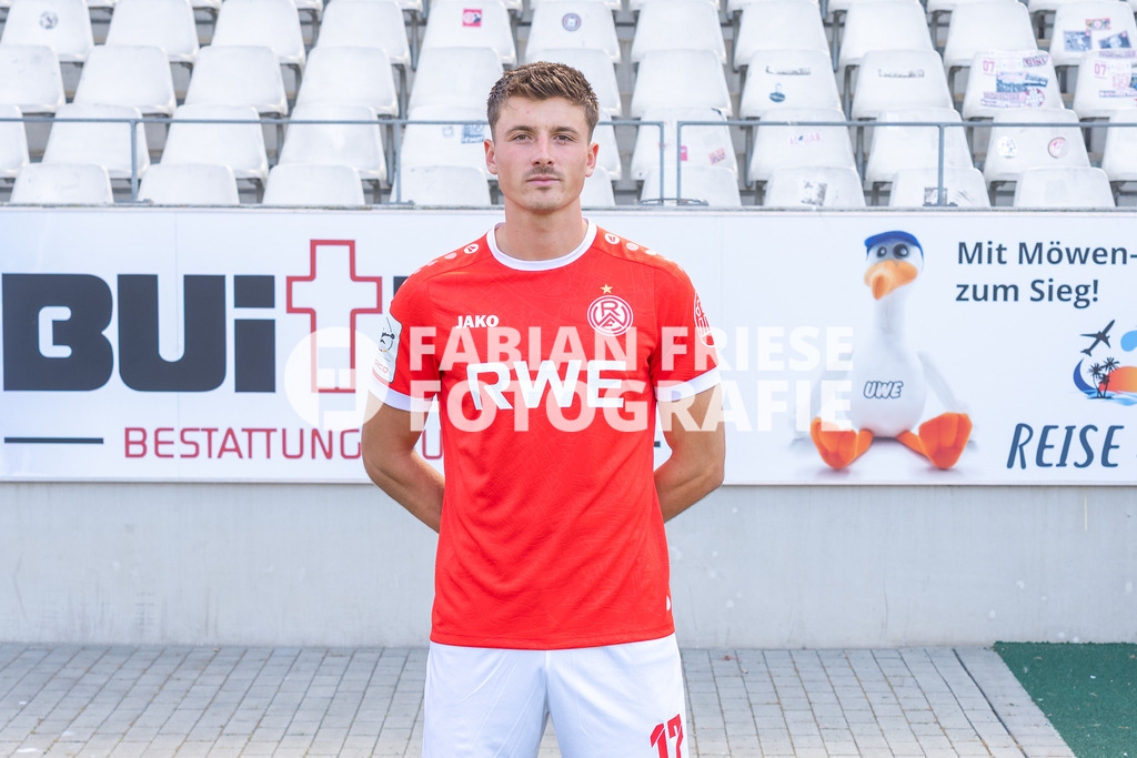 Rot-Weiss Essen; 3. Liga, Portraettermin 2026/2027, Foto: Eibner-Pressefoto/Fabian Friese | Semir Telalovic (Rot-Weiss Essen, #17),Rot-Weiss Essen; 3. Liga, Portraettermin 2026/2027, Foto: Eibner-Pressefoto/Fabian Friese - Realisiert mit Pictrs.com
