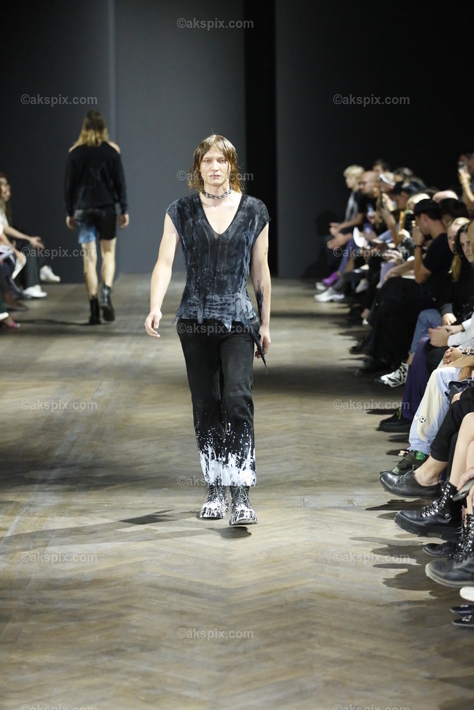 LML Studio auf der  MBFW Spring/Summer 2023 | Mercedes-Benz Fashion Week (MBFW)  Frühling / Sommer 2023 im Hotel Telegraphenamt Berlin in Berlin-Mitte. Die Kollektionen von LML Studio auf der MBFW Spring/Summer 2023. Das Bild zeigt Models mit der Kollektion von LML Studio.