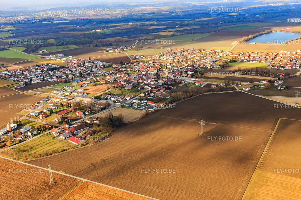 Ortsansicht aus Süden | Luftbild: Ortsansicht aus Süden im Ortsteil Hartkirchen in Pocking im Bundesland Bayern in Deutschland. Foto: IMG_096072.jpg vom 29.12.2016 durch Werner Riehm/FLY-FOTO.de - Realisiert mit Pictrs.com