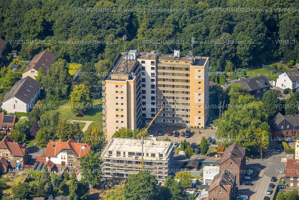 Gladbeck250800036 | Luftbild, Problem-Hochhaus Steinstraße 72 und Baustelle und Baukran für Neubau Wohnhaus Steinstraße 71, Butendorf, Gladbeck, Ruhrgebiet, Nordrhein-Westfalen, Deutschland