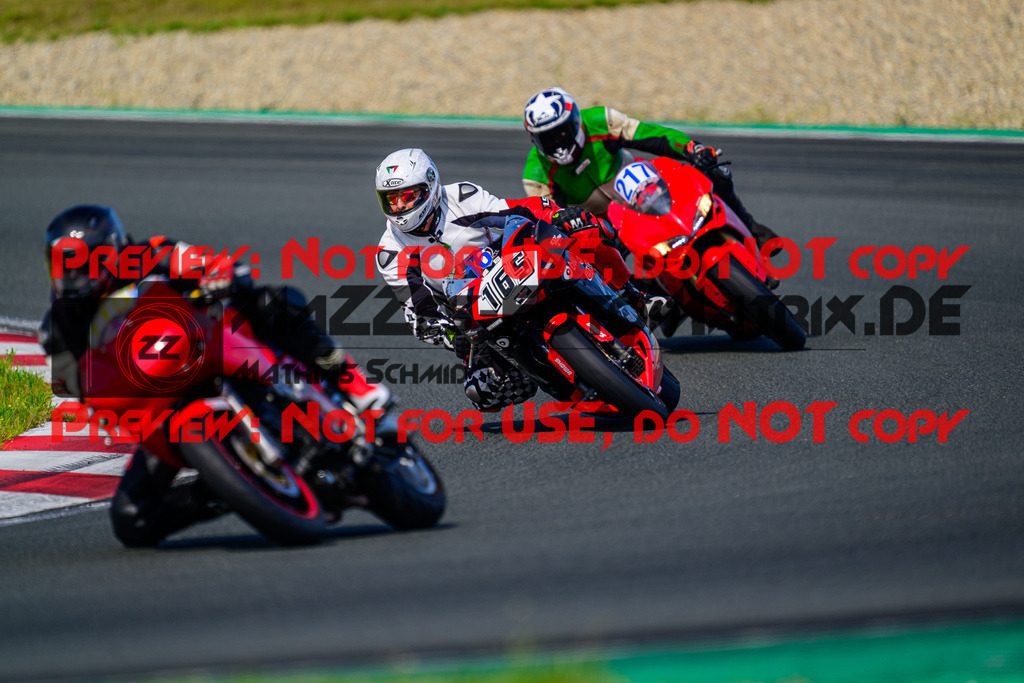 MaZZes_FotoMatrix_240725_6007705_7523 | BLAU