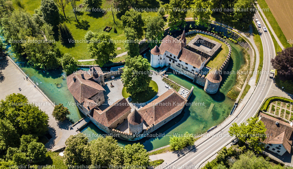 52_Wasserschloss_Hallwyl | 06.05.2020; Inland; Hallwyl - 
Drohnenbilder - Luftbilder;
Schloss Hallwyl am Hallwilersee umgeben vom Aabach
(Claudia Minder/claudia-fotografiert)