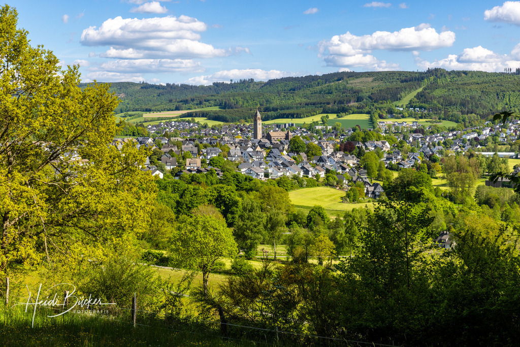 Stadt Schmallenberg im Frühling | Stadt Schmallenberg im Frühling - Realisiert mit Pictrs.com