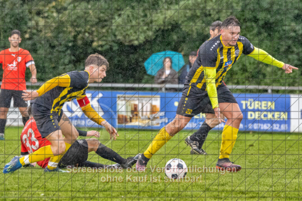 20251005_145214_0449-Bearbeitet | #,TSV Ottenbach (gelb) vs. TV Birenbach (rot), Fussball, Kreisliga B8, Bezirk Neckar/Fils, 07. Spieltag, Saison 2025/2026, Rasenplatz, Rasensportplatz, Im Buchs, 73113 Ottenbach, 05.10.2025 - 13:00 Uhr,Foto: PhotoPeet-Sportfotografie/Peter Harich