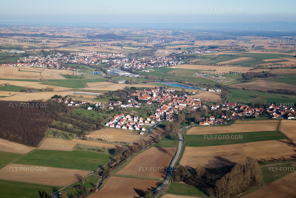Aerial view: View of the town in Merkwiller-Pechelbronn in the state Bas-Rhin, France. – Photo: IMG_38738.jpg taken on 03/20/2011 by Werner Riehm/FLY-FOTO.com – Resolution of the original: 4752 x 3168 px