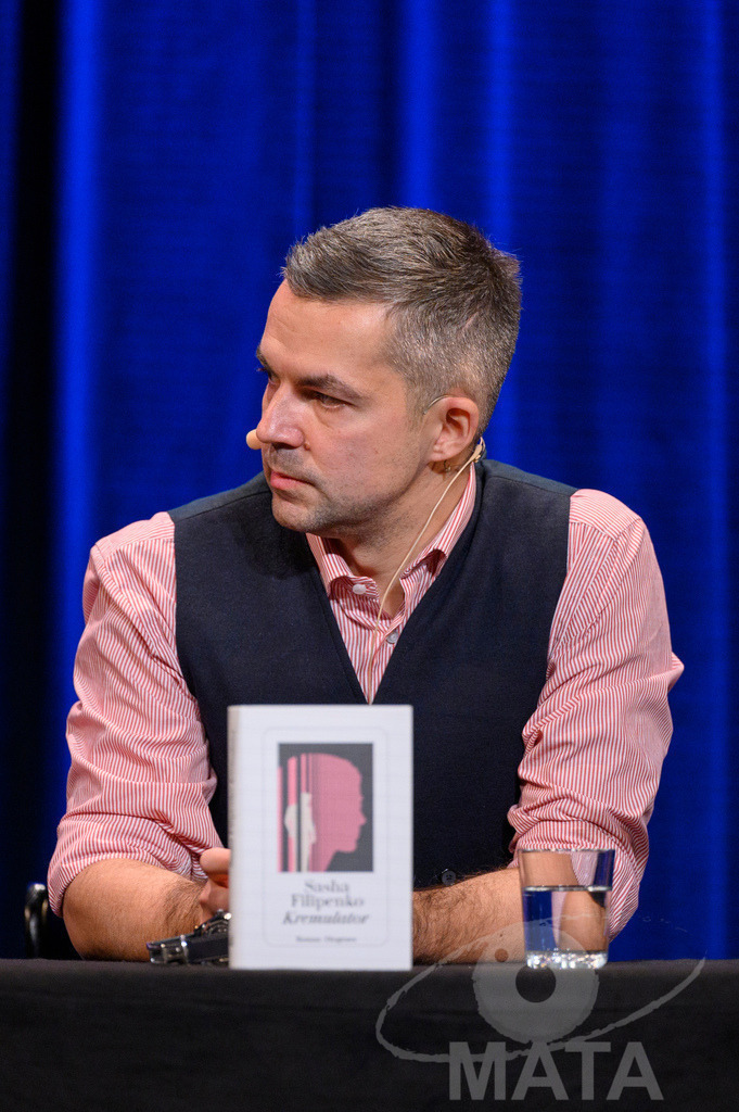 _DWA5816 | Sasha Filipenko bei der lit.Cologne 2023 Veranstaltung 'Kremulator: eine Geschichte aus Russland' im Comedia Theater. Köln, 09.03.2023 - Realisiert mit Pictrs.com