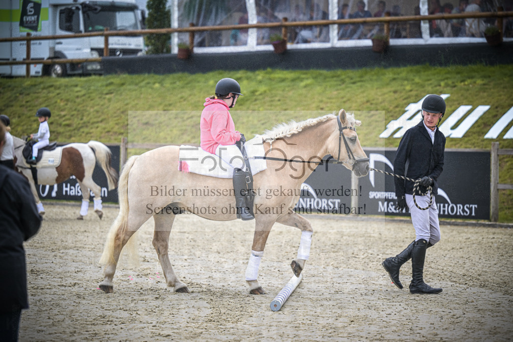 DOS_0191 | Entdecke hochwertige Reitturnierfotos von Foto Oger. Professionell, emotional und authentisch – jetzt Lieblingsmomente im Shop bestellen.Deutschlandweite Turnierfotografie. - Realisiert mit Pictrs.com