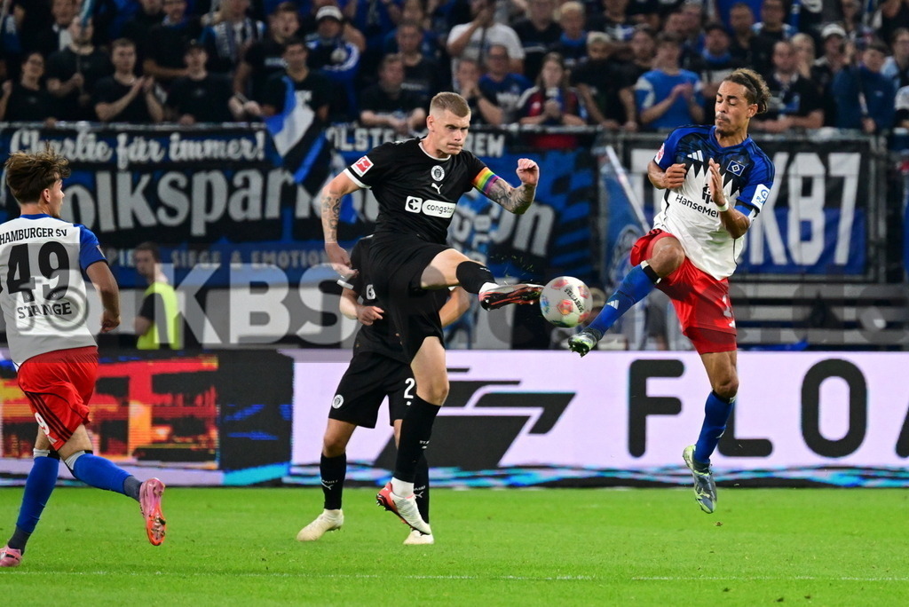 KBS Picture_HSV-FCStPauli_051 | v.l. Smith Eric (St.Pauli) , Poulsen Yussuf (HSV) ,Sportplatz :  Volksparkstadion,Hamburger Derby, - Realisiert mit Pictrs.com