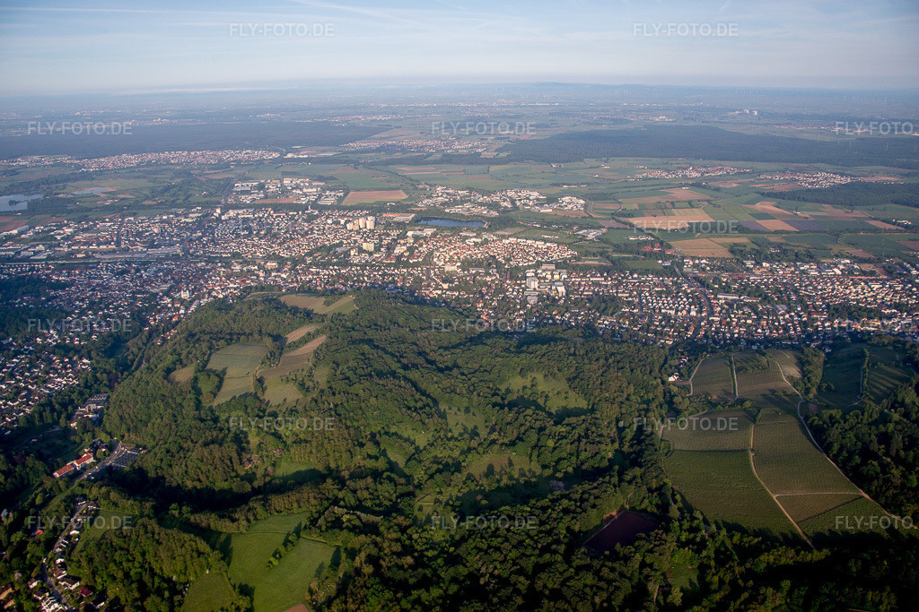 Luftbild: Bensheim, Auerbach von Osten im Ortsteil Auerbach in Bensheim im Bundesland Hessen in Deutschland. Foto: IMG_088691.jpg vom 20.05.2016 durch Werner Riehm/FLY-FOTO.de