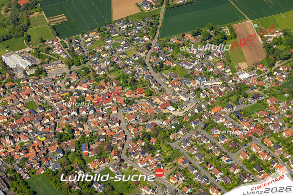 Das Luftbild zeigt : Dipbach Bergtheim - Die Luftaufnahme wurde 2024 vom UL-Flugzeug aus erstellt ( keine Drohne ) - Hochauflösende Luftaufnahme - Für grossformatige Ausdrucke geeignet. Die Geschenkidee !Mit Lizenz und Bildrechte bestellbar