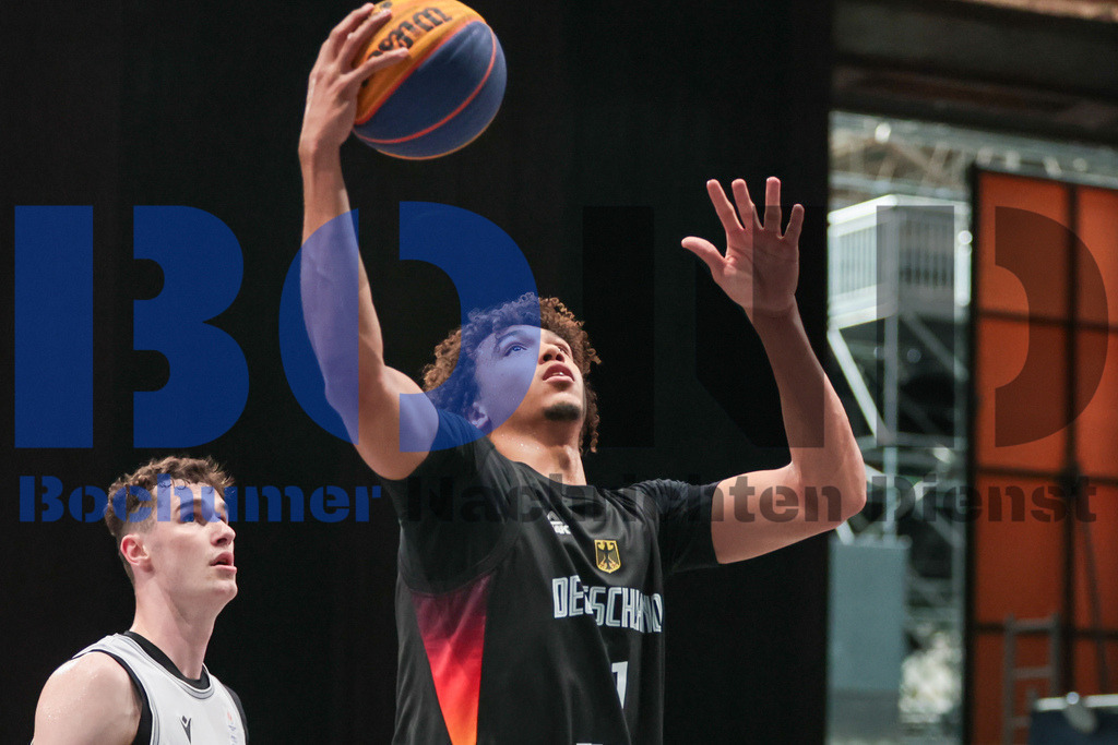 SES_RRG3x320250720-125 | bond - Realisiert mit Pictrs.com