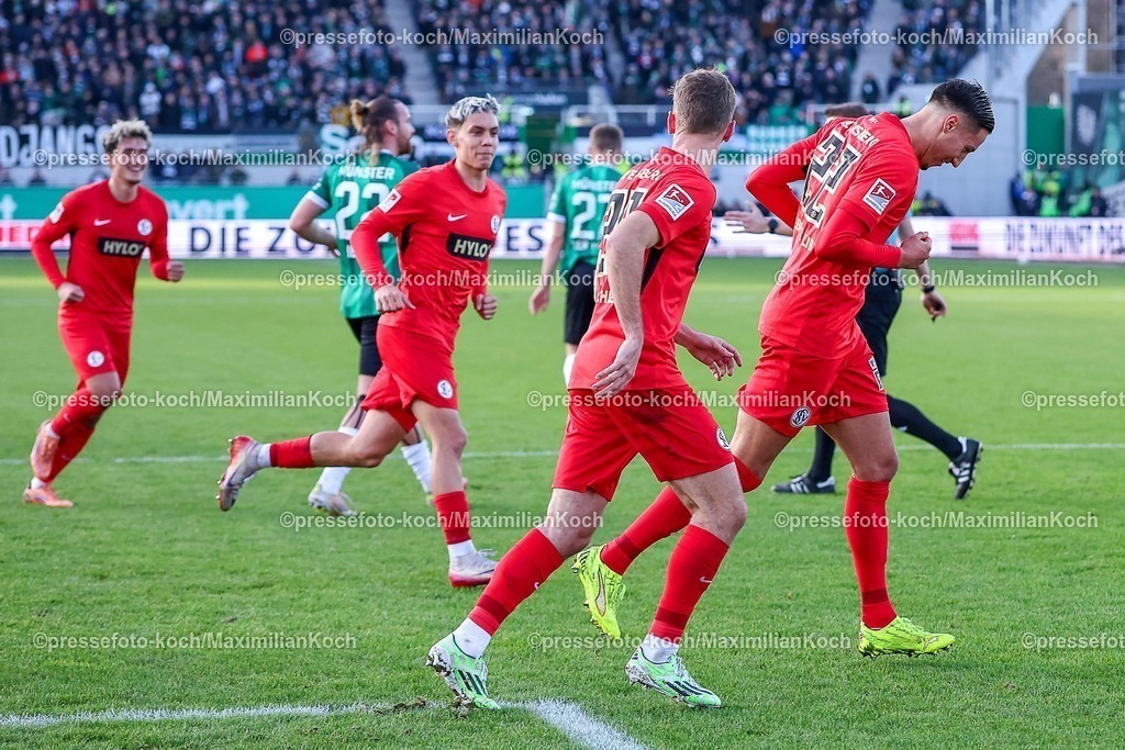 PRM21122501016 | 21.12.2025, Fußball, Preußen Münster - SV 07 Elversberg, 2. Fußball Bundesliga,  Preußenstadion, 17.Spieltag, Saison 2025 2026: Torjubel nach dem Tor zum 1:0 durch Torschütze Younes Ebnoutalib (Elversberg #22) nach Elfmeter   DFB regulations prohibit any use of photographs as image sequences and or quasi-video.