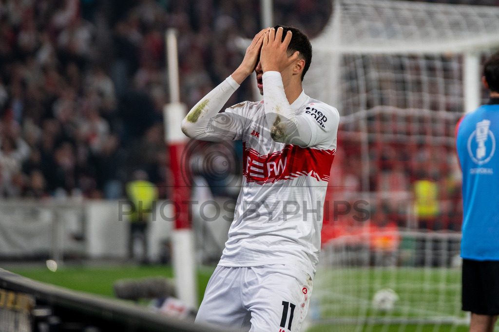 VfB Stuttgart vs. SC Freiburg, Fussball, DFB-Pokal, Halbfinale, 23.04.2026 | Bilal El Khannouss (VfB Stuttgart, #11) ist frustriert da er die Riesengelegenheit liegen gelassen hat,VfB Stuttgart vs. SC Freiburg, Fussball, DFB-Pokal, Halbfinale, 23.04.2026DFB regulations prohibit any use of photographs as image sequences and/or quasi-video