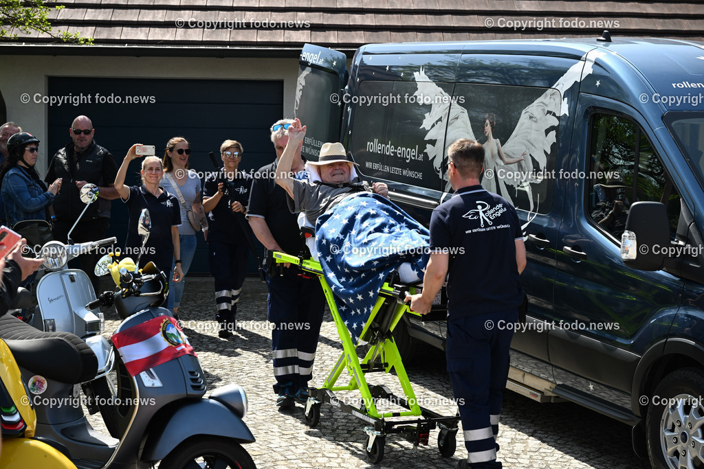 Rollende Engel_ Vespa_ 07.05.2023-13 | 07.05.2023, Neuhofen, Kremsmuenster, AUT, Rollende Engel Vespatreffen, im Bild Ankunft Patient Josef Wuehl, Rollende Engel