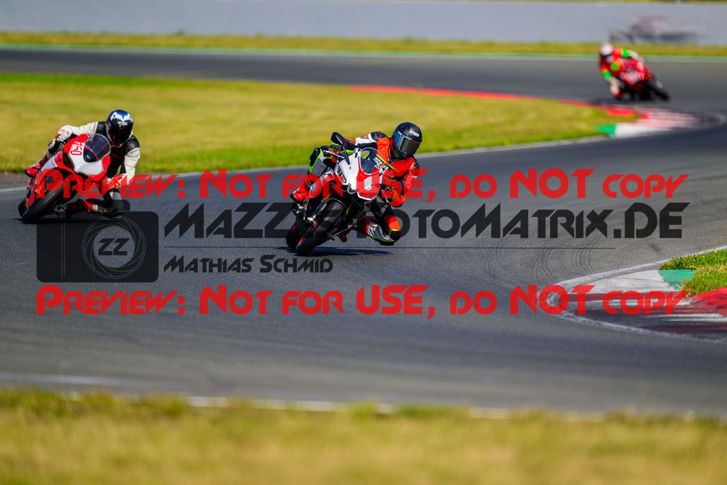 MaZZes_FotoMatrix_240725_6007705_9650 | ROT