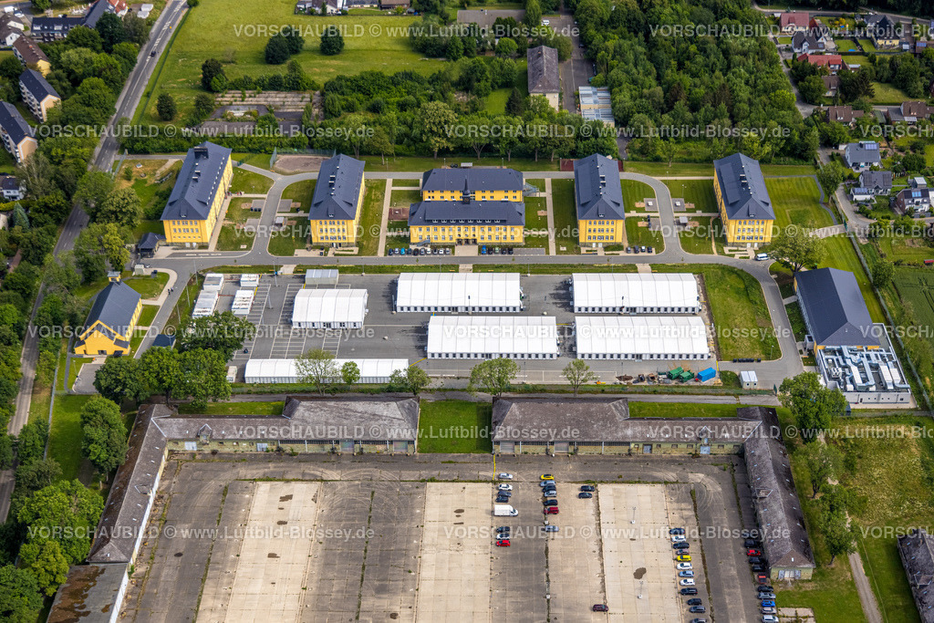 Soest220600542 | Luftbild, ehemalige Kanaal van Wessem Kaserne, Wohnanlage und Flüchtlingsunterkunft, Soest, Soester Boerde, Nordrhein-Westfalen, Deutschland