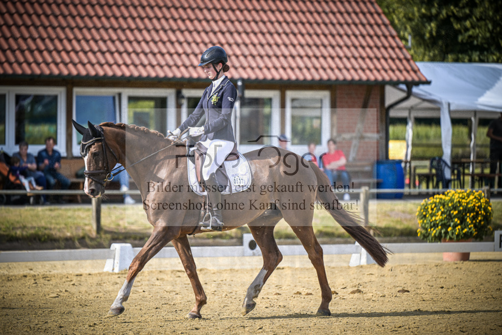 DOS_9766 | Entdecke hochwertige Reitturnierfotos von Foto Oger. Professionell, emotional und authentisch – jetzt Lieblingsmomente im Shop bestellen.Deutschlandweite Turnierfotografie. - Realisiert mit Pictrs.com