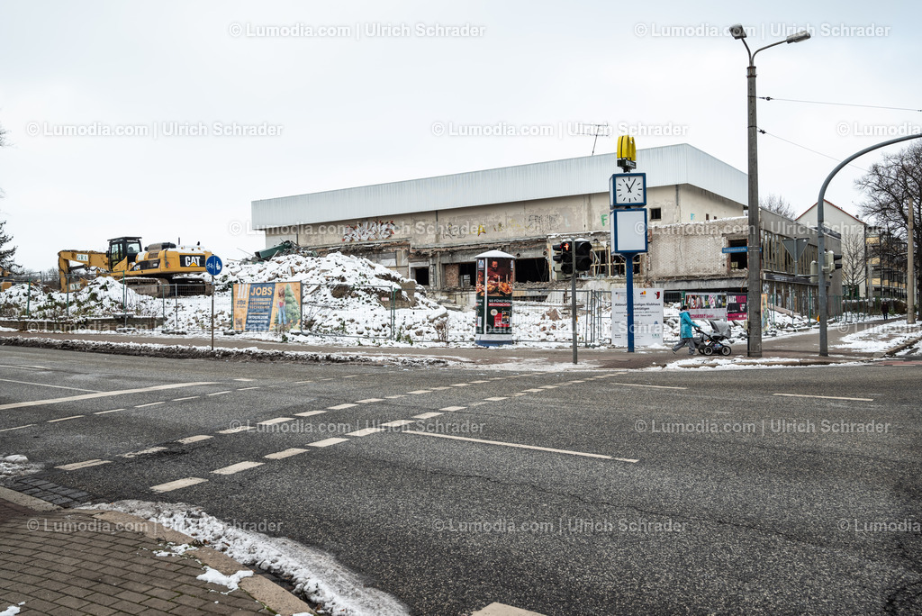 10049-13085 - Abriss in Halberstadt | Stockfoto und Bilderpool mit Bildmaterial aus Deutschland, dem Harz, Halberstadt, Quedlinburg, Wernigerode und weltweit. Qualitativ hochwertige und professionelle Fotos anschauen und kaufen. - Realisiert mit Pictrs.com