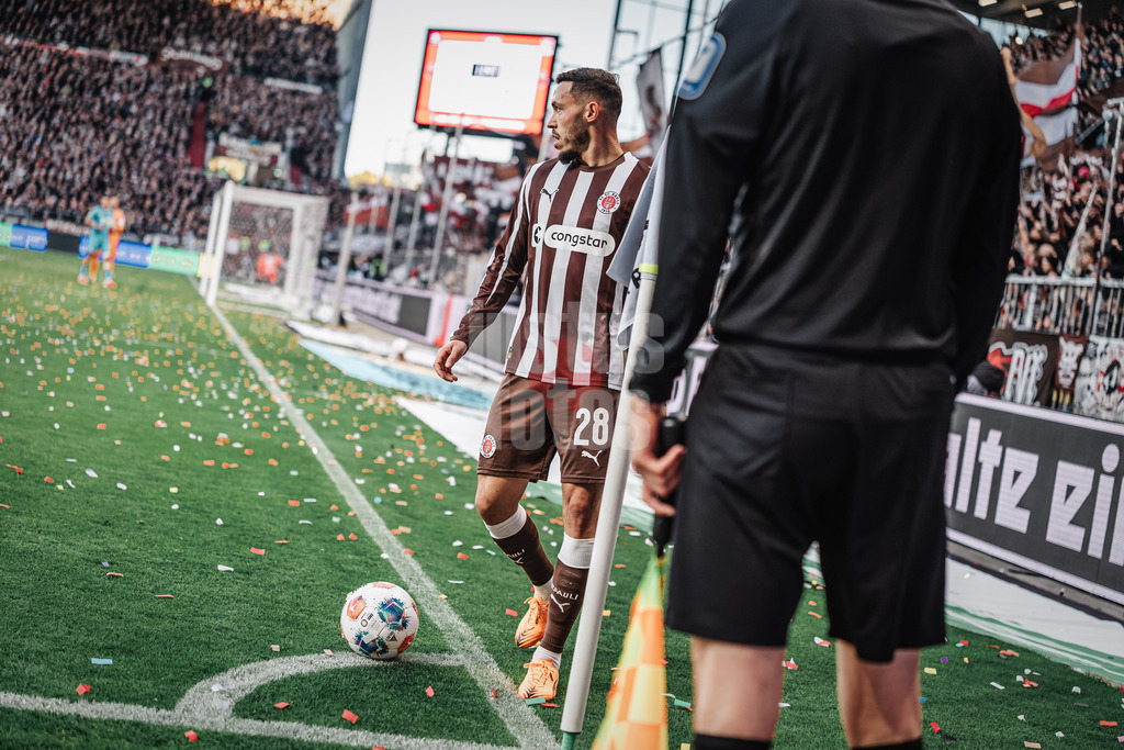 Fußball | Männer | Saison 2025/2026  | Fußball-Bundesliga | 07. Spieltag | FC St. Pauli vs. TSG Hoffenheim | 19.10.2025 | Mathias Pereira Lage (#28, FC St. Pauli) geht zum Eckstoß