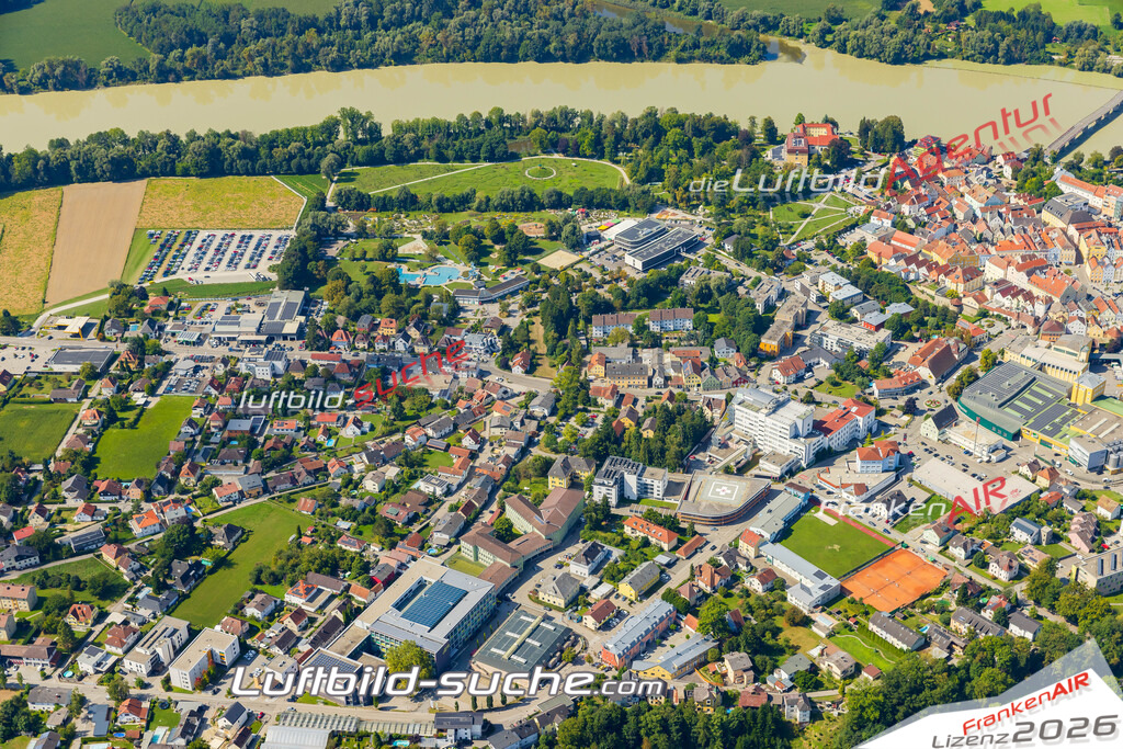 Luftaufnahme von Schärding - Die Luftaufnahme wurde 2025 vom UL-Flugzeug heraus erstellt ( keine Drohne ) - Hochauflösende Luftaufnahme - für professionelle Ausdrucke geeignet. Die Geschenkidee !Mit Lizenz und Bildrechte bestellbar