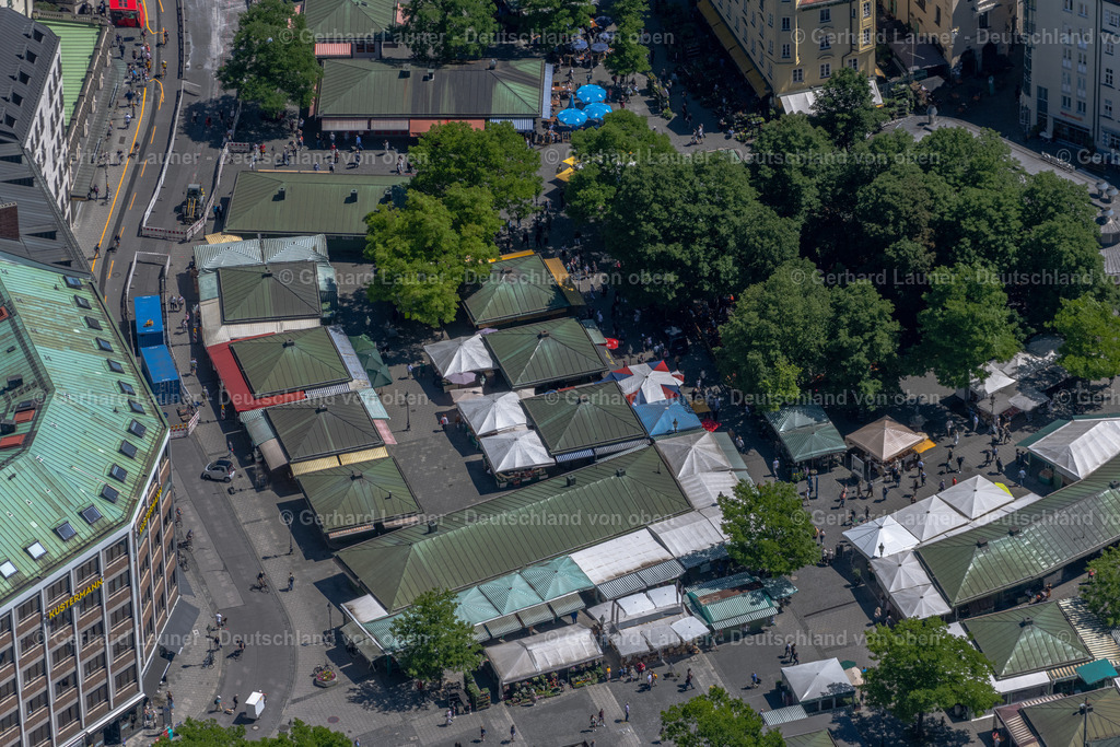 4031144 | MüNCHEN 12.06.2020 Verkaufs- und Imbissstände und Handelsbuden auf dem Viktualienmarkt in der Altstadt in München im Bundesland Bayern, Deutschland. Weiterführende Informationen bei: mux.de Online GmbH. // Vending and food stalls and trading booths on the Viktualienmarkt in the old town in Munich in the state Bavaria, Germany. Further information at: mux.de Online GmbH. Foto: Gerhard Launer