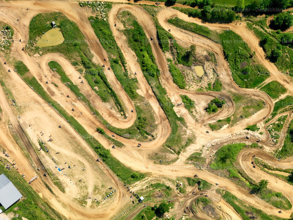 2724293 | Reisersberg, RöHRNBACH 19.05.2007 Rennstrecke der Motocross- Rennbahn des MCC Röhrnbach-Reisersberg e.V. im DMV während eines Rennens in Röhrnbach im Bundesland Bayern, Deutschland. Weiterführende Informationen bei: MCC Röhrnbach-Reisersberg e.V. im DMV. // Racetrack of the motocross racetrack of the MCC Rohrnbach-Reisersberg e.V. in the DMV during a race in Rohrnbach in the state Bavaria, Germany. Further information at: MCC Roehrnbach-Reisersberg e.V. im DMV. Foto: Gerhard Launer