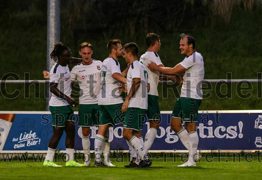2023-09-01_108_FC_Schwaig_gegen_TSV_Gruenwald | Oberding, Deutschland, 01.09.2023:
Fußball, Landesliga Südost 2023 / 2024, 9. Spieltag, FC Schwaig gegen TSV Grünwald, Endergebnis: 3:1

Jubel nach dem 1:0 durch Markus Straßer (FC Schwaig, #11)

Foto: Christian Riedel / fotografie-riedel.net