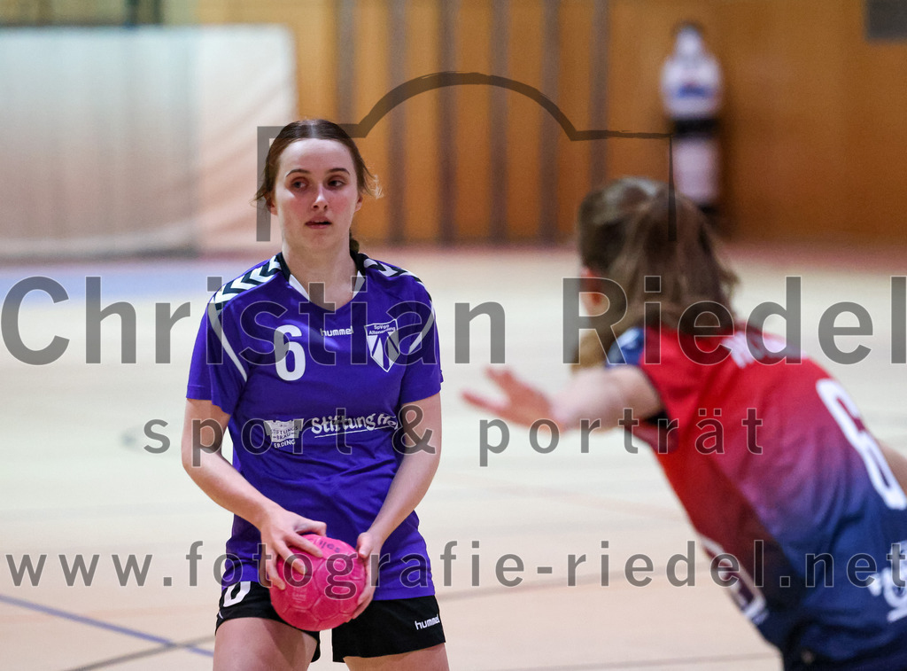 2022-11-19_037_SpVgg_Altenerding_gegen_HC_Donau-Paar | Erding, Deutschland, 19.11.2022:
Handball, Bezirksoberliga Frauen Altbayern 2022 / 2023, 5. Spieltag, SpVgg Altenerding gegen HC Donau/Paar, Endergebnis: 22:33

Marlene Mittermeier (SpVgg Altenerding, #6), Marion Hederer (HC Donau/Paar, #6)

Foto: Christian Riedel / fotografie-riedel.net