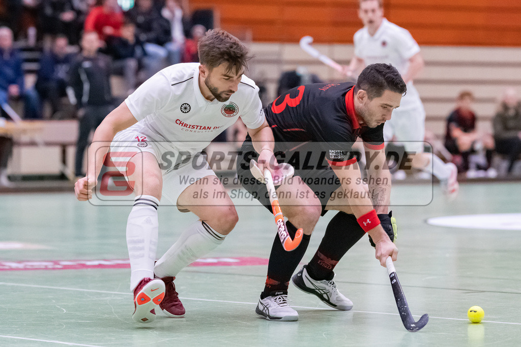 HK_20230113_102715 | 1. Bundesliga ( Halle ) Herren Crefelder HTC - DSD Düsseldorf am 13.1.2023 Crefelder HTC  ( CHTC ) Halle Glockenspitz , Krefeld , Jansen Phillip ( Crefelder HTC #12 ) , Tomasz Gorny ( DSD Düsseldorf #23 )
